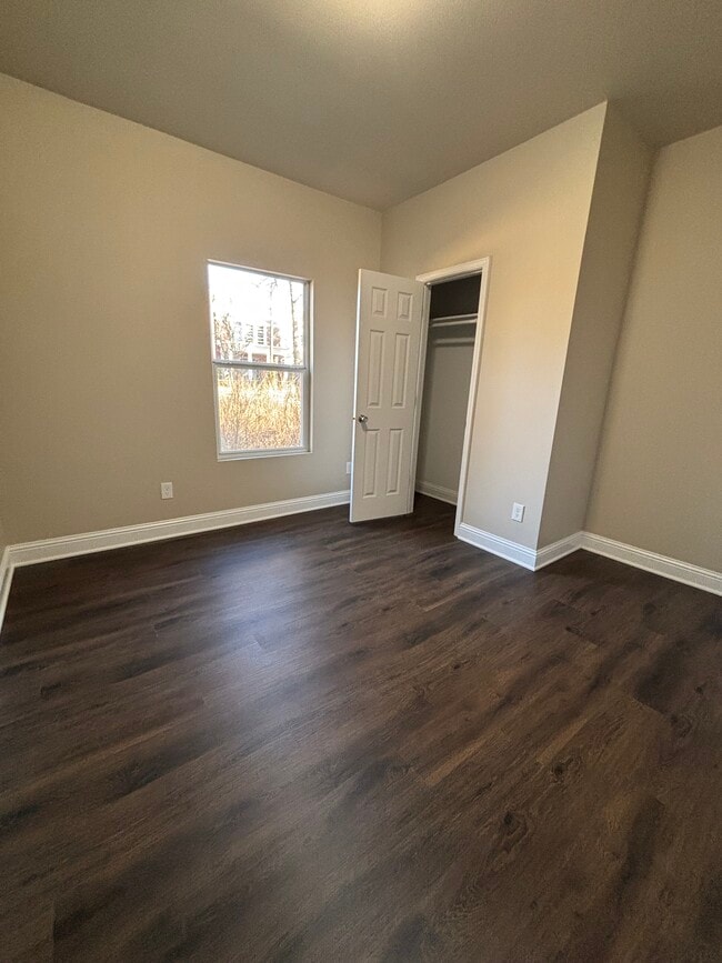 Building Photo - 307 Lister St