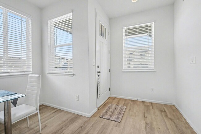 Building Photo - 8731 Snake River St