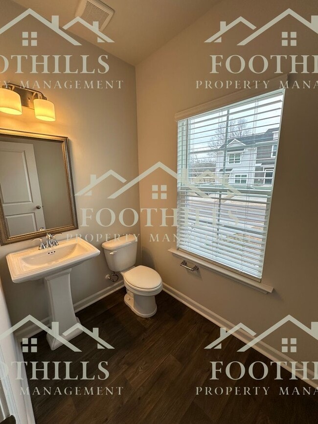 Building Photo - 104 Lowland Dr