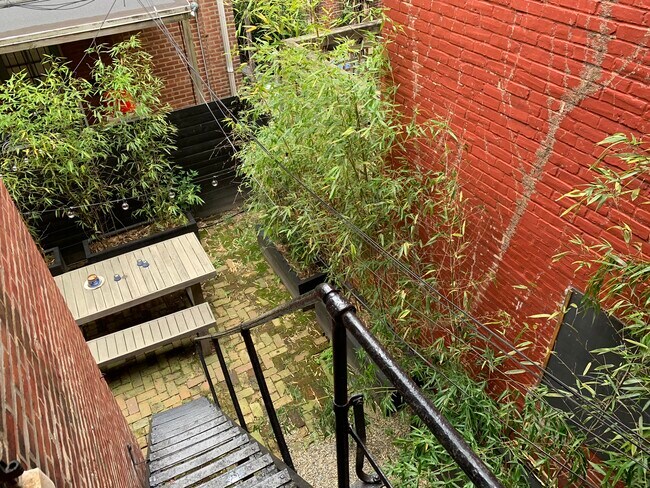 Building Photo - 313 S 18th St