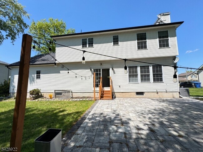 Building Photo - 432 Jarrard St