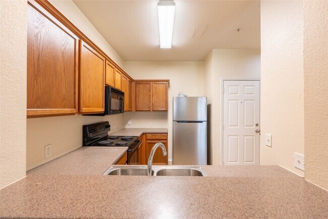 Building Photo - 2228 Stonepark Pl