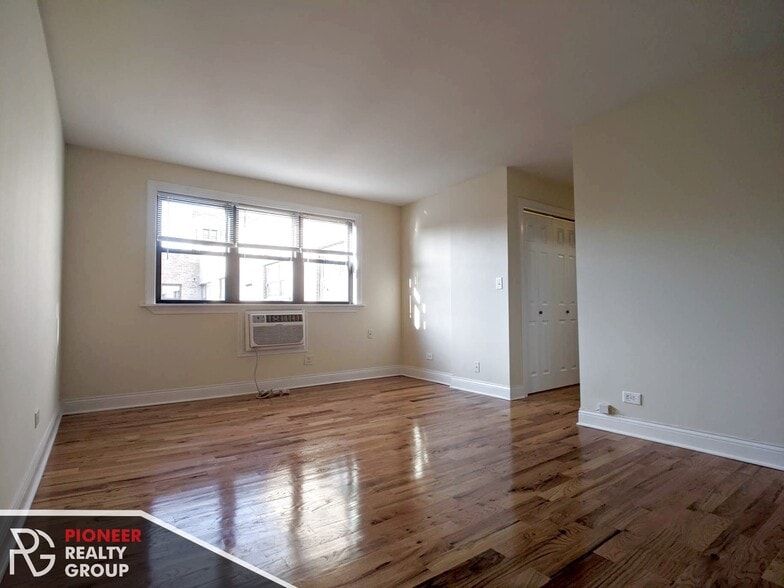 Building Photo - 557 W Arlington Pl