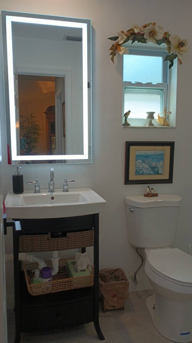 Building Photo - 1950 W Crown Pointe Blvd