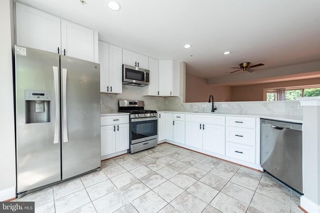 Building Photo - 6209 Deep River Canyon