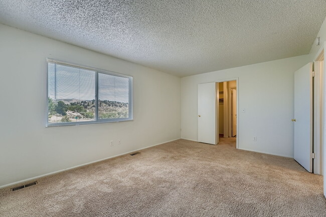 Building Photo - 122 Crawford Cir