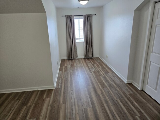 Building Photo - 129 Village Dr