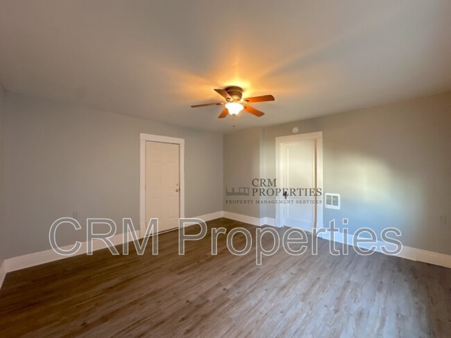 Building Photo - 611 N Main St