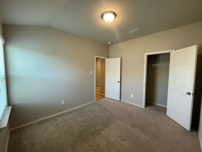 Building Photo - Beautiful 4x2 Rental Home in NBTX!