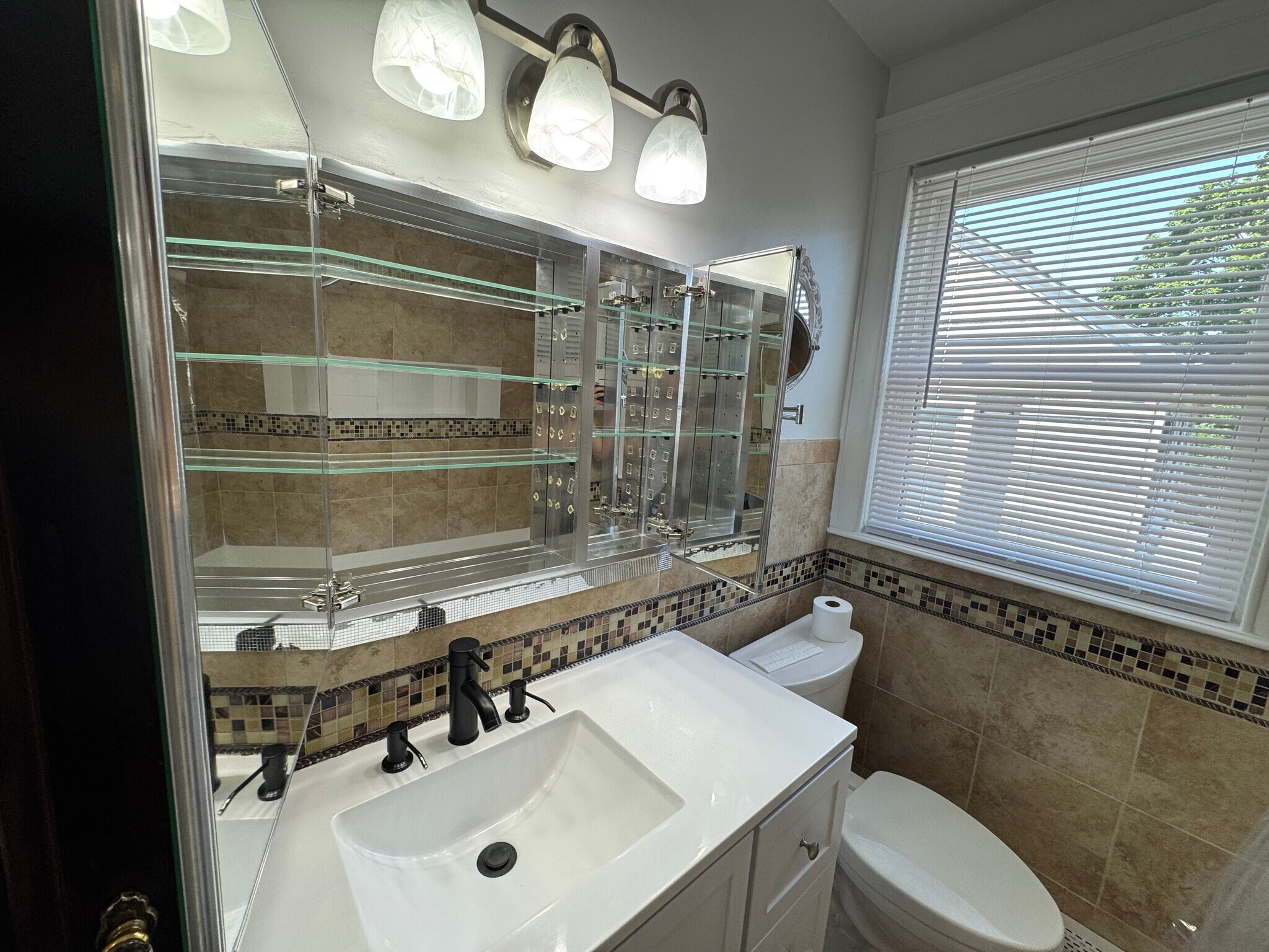 Building Photo - 653 Pleasant Valley Pky