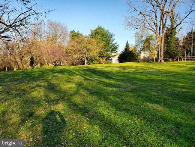 Building Photo - 1213 Clearfield Cir