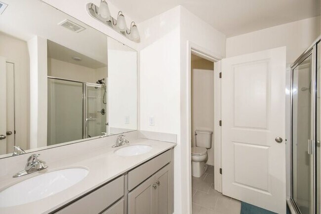 Building Photo - 3 bed / 2.5 bath ~ Foxbank Plantation