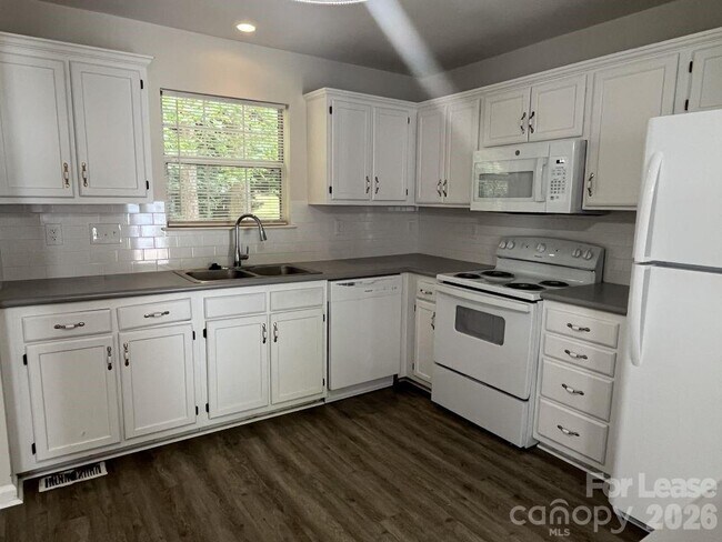 Building Photo - 3122 Periwinkle Ct
