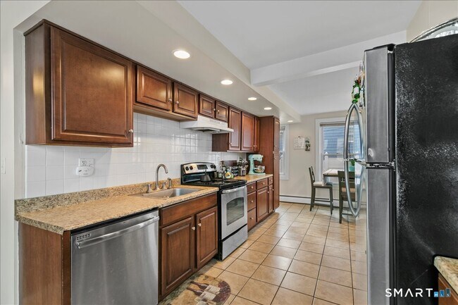 Building Photo - 17 Clinton St