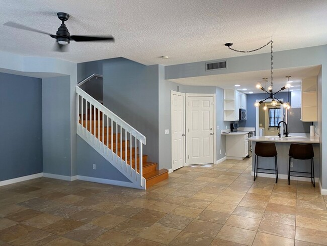 Building Photo - 1567 Napoli Dr W