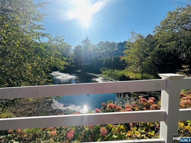 Primary Photo - 372 Cambridge Dr
