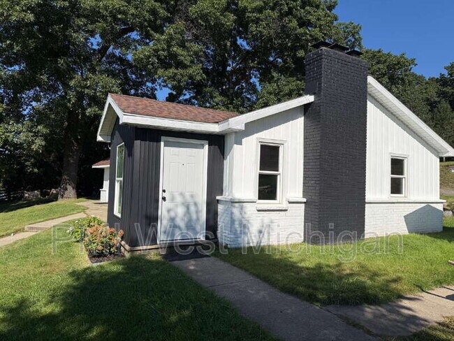 Building Photo - 12495 Oakwood Shores St