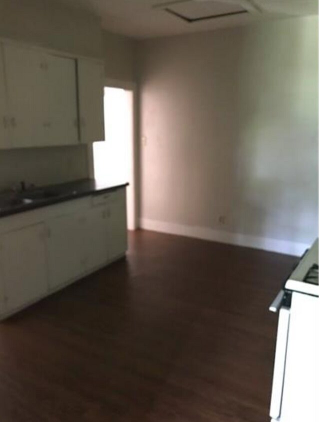 Building Photo - 106 Grape St
