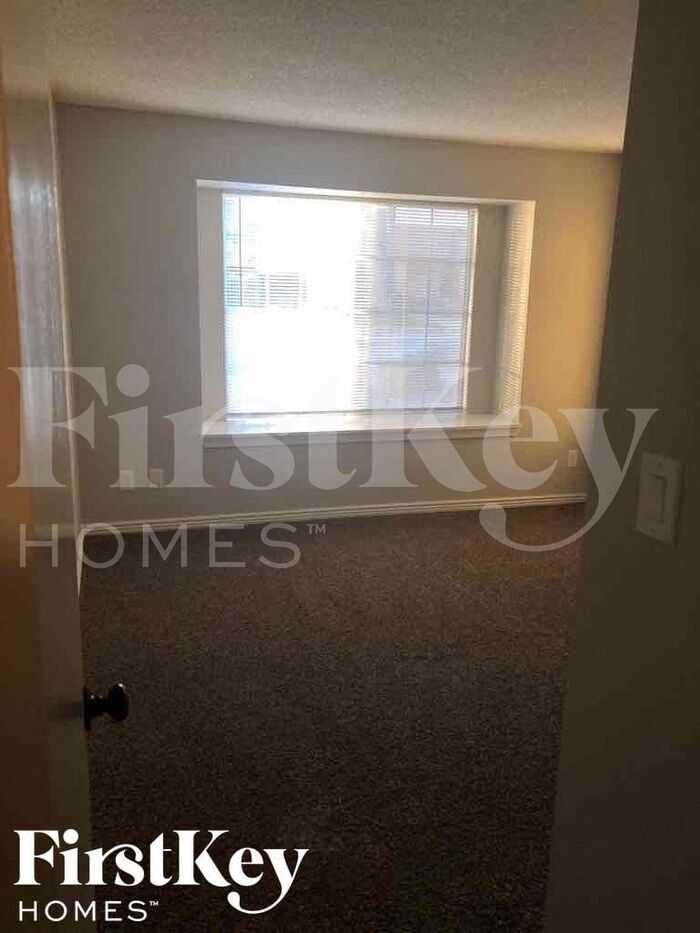 Building Photo - 907 W Kerry Ln
