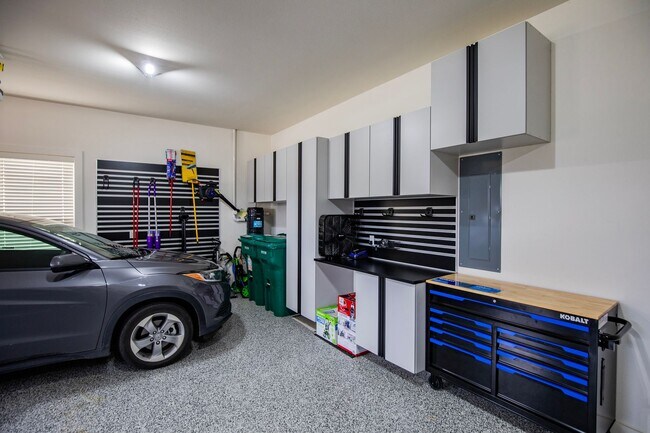 Building Photo - 8707 W Flycatcher Pl