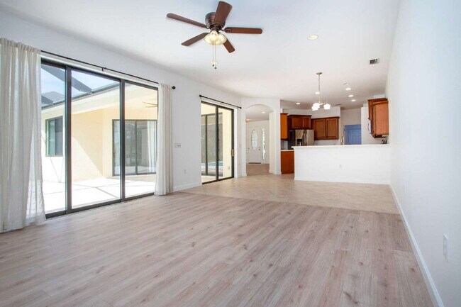 Building Photo - Luxurious Lakefront Living: Spacious 4-Bedroom Home with Pool and Guest Suite in Lakewood Ranch