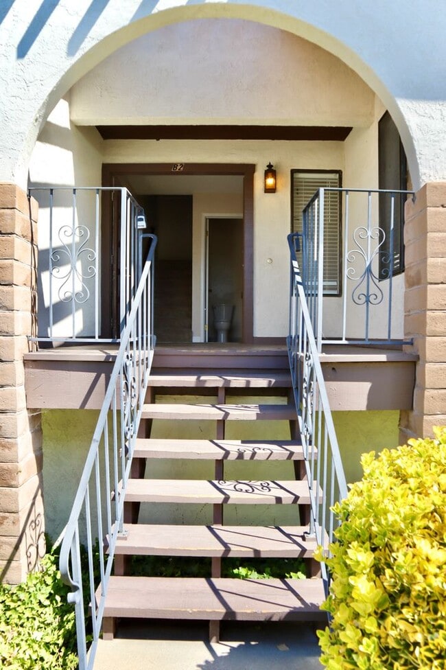 Building Photo - Charming 2-bedroom condo - Mission San Jos...