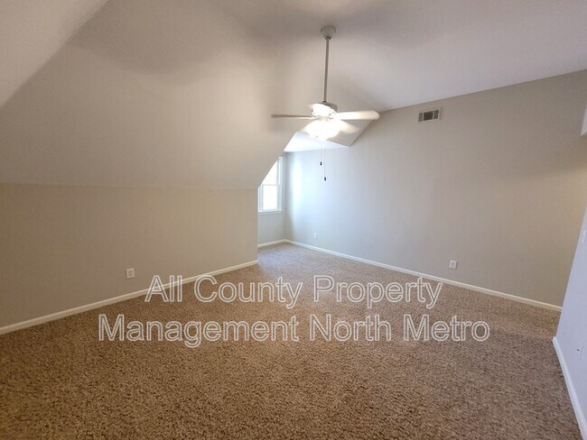 Building Photo - 6325 Hampton Highlands Dr