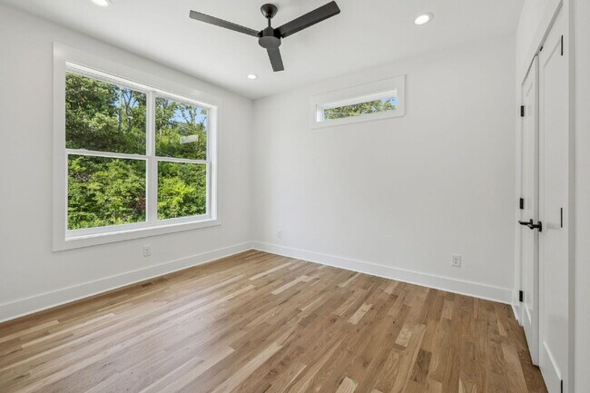 Building Photo - "Spacious 4-Bed, 4-Bath Gem in Nashville -...