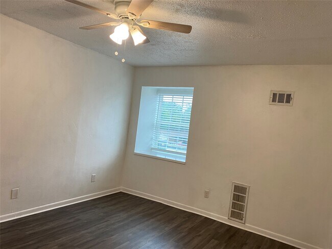 Building Photo - 5002 Blue Spruce Cir