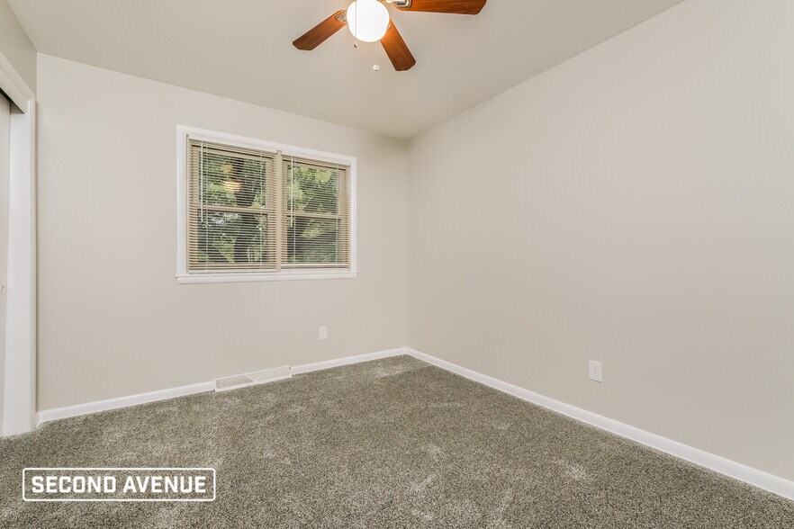 Building Photo - 6241 N Robinhood Ln
