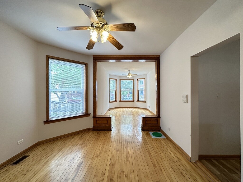 Building Photo - 843 N Maplewood Ave