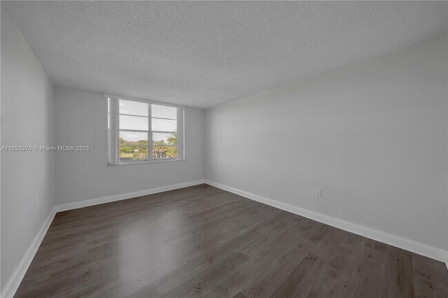 Building Photo - 13120 SW 92nd Ave