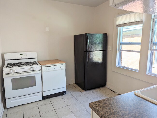 Building Photo - 3258 Calvert Ave