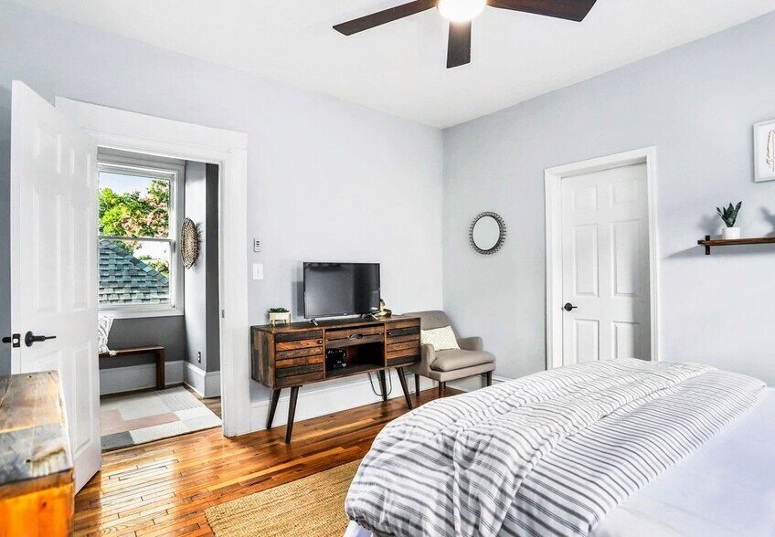 Building Photo - 66 Howell St NE