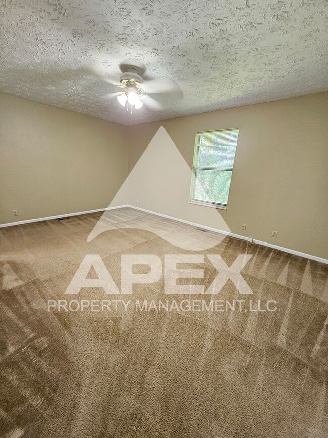 Building Photo - Spacious 2-Bdrm 1.5 Ba Townhouse style Condo in West Knoxville! End Unit!