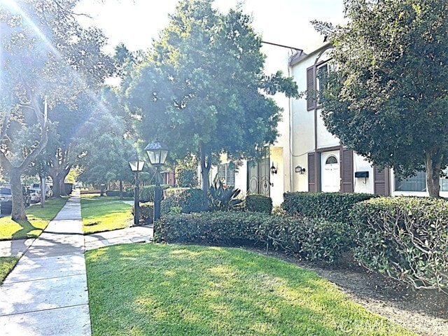 Building Photo - 1787 W Greenleaf Ave