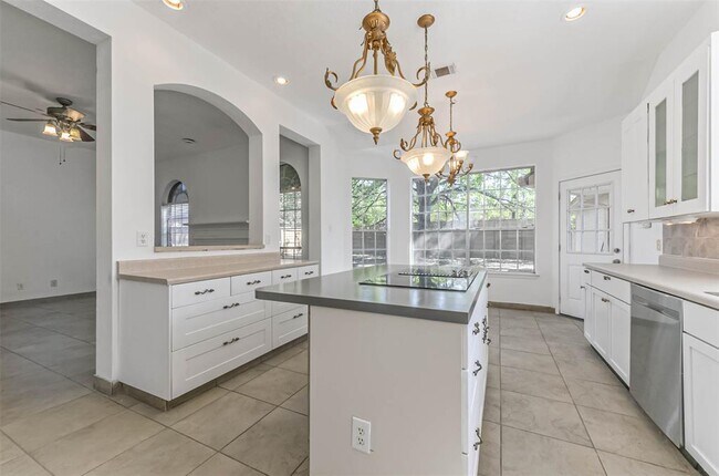 Building Photo - 15206 Evergreen Knoll Ln