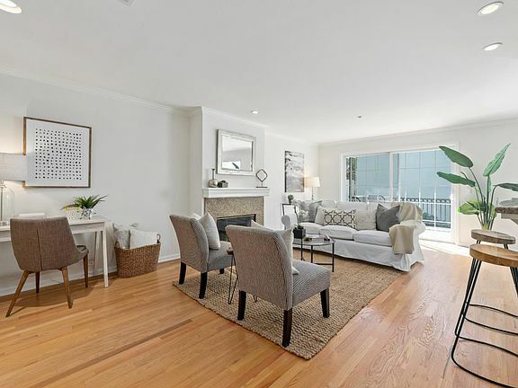 Building Photo - 20 Willow Rd