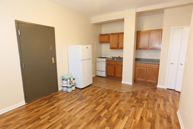 Building Photo - 1712 W Estes Ave