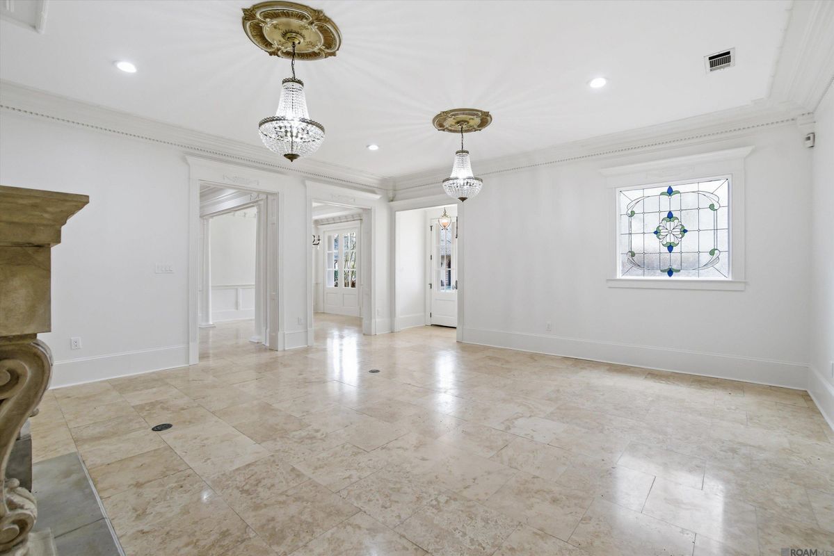 Building Photo - 926 Crown Alley