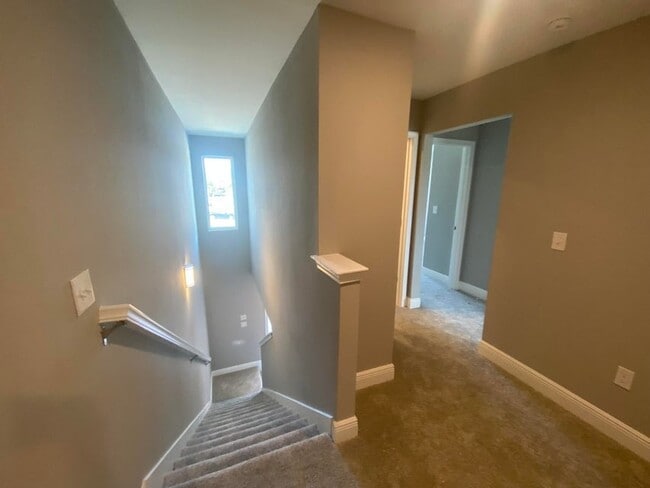 Building Photo - 993 Skylark Rd