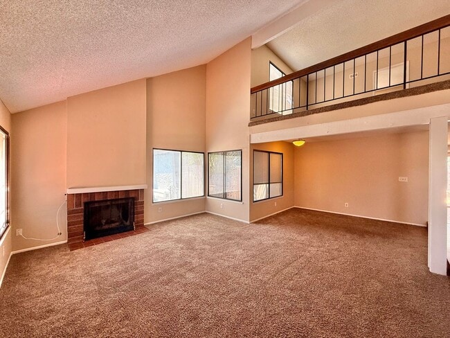 Building Photo - Fabulous 4 bedroom 2 1/2 Bath Home!