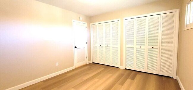 Building Photo - Beautiful 2 Bedroom / 2 Bath Bungalow Next to Hidden Valley Golf Club with Large Private Patio, N...