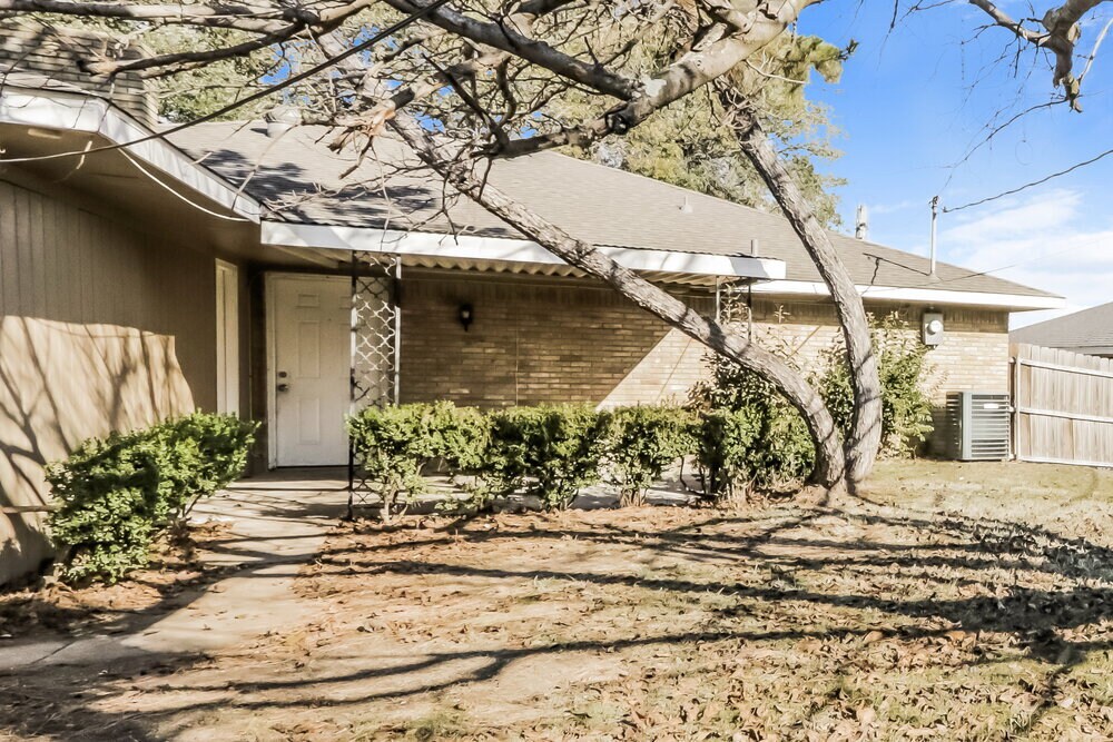 Building Photo - 1830 E Kirnwood Dr