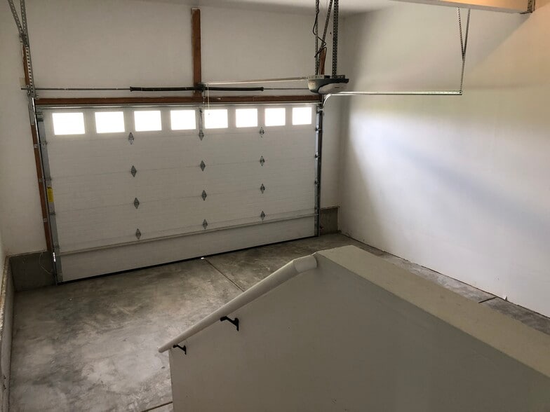 Building Photo - 1272 NW Terre View Dr