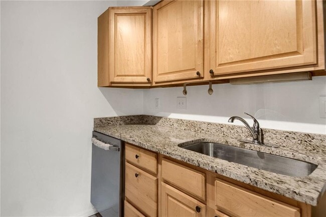 Building Photo - 2510 Huntingdon Chase