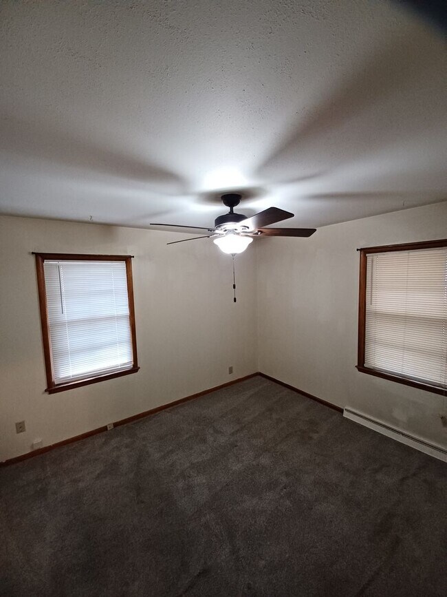 Building Photo - Don't miss out on calling this property your new home!