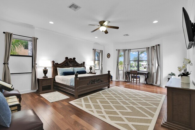 Building Photo - 10703 Versailles Blvd