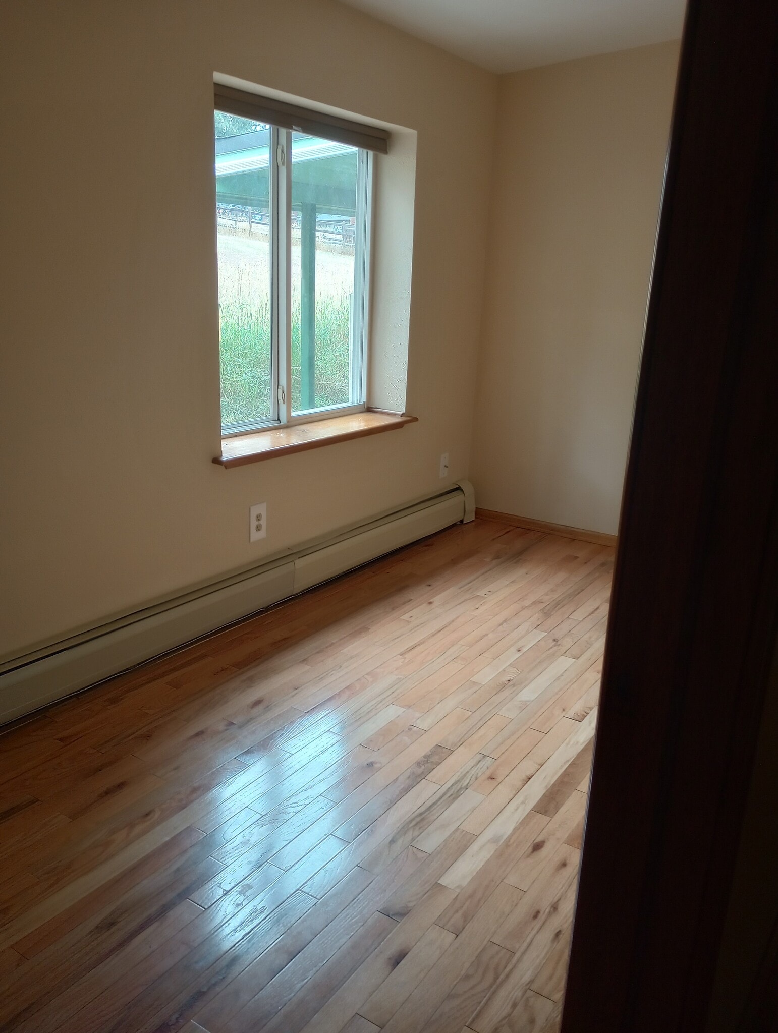 Office with cable hook up. - 28057 Knowles Rd
