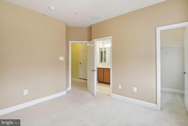 Building Photo - 11 Gardenside Pl